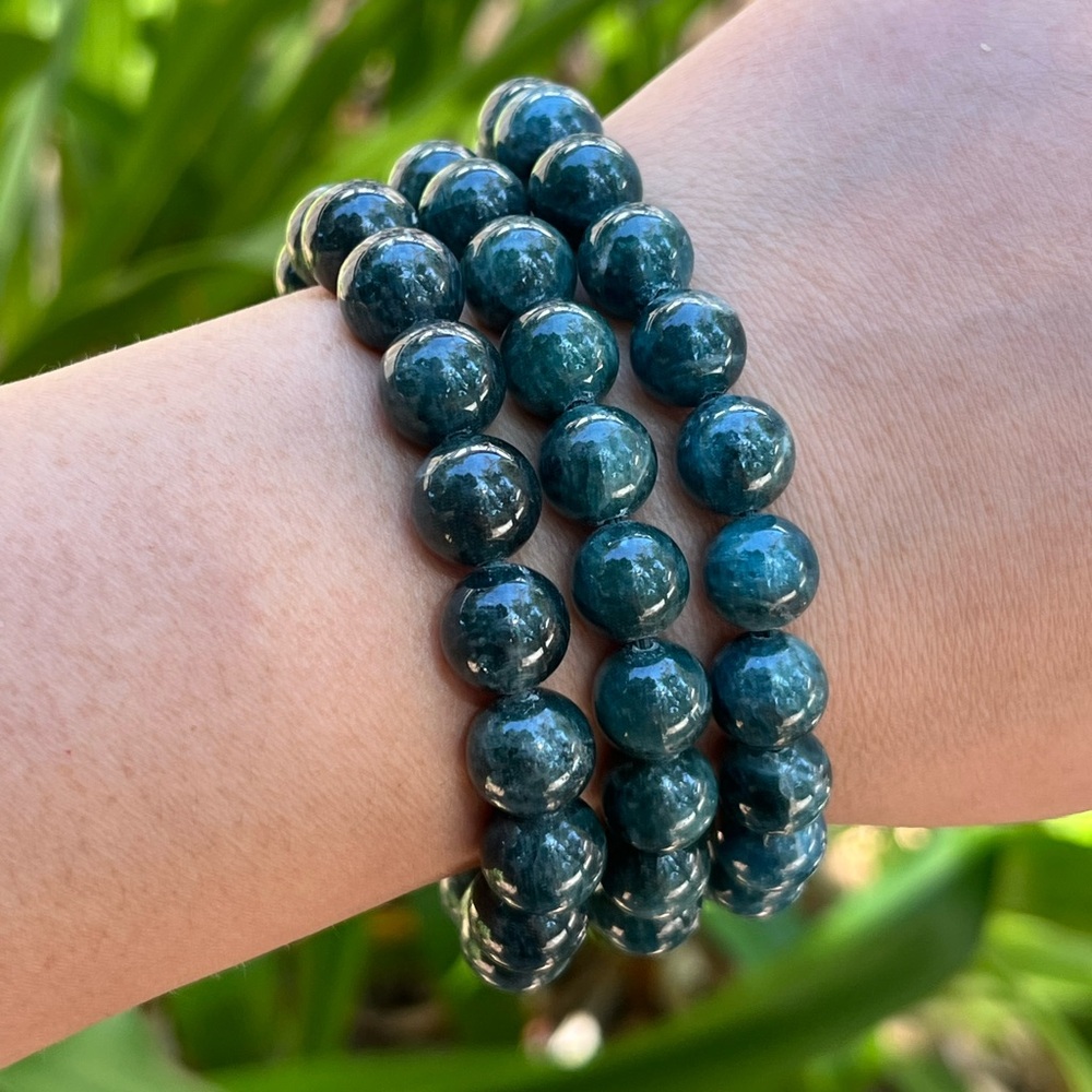 10mm stretchable‎ flashy green apatite bracelet